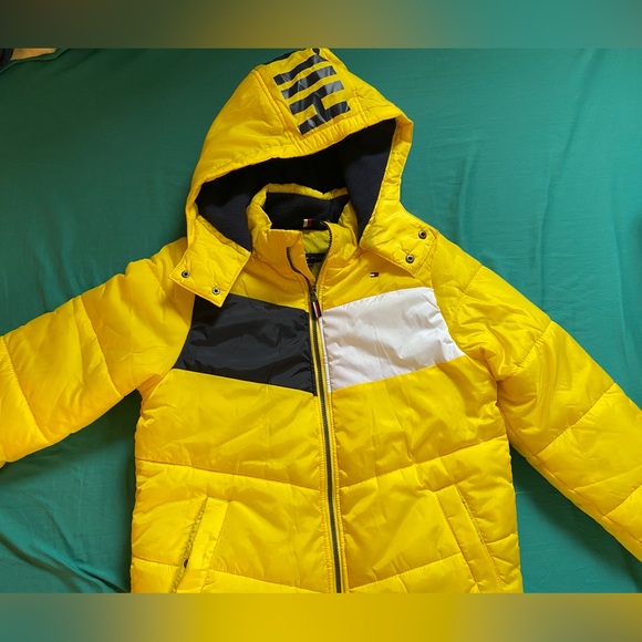 Thick Tommy Hilfiger Coat Boys size Medium (10/12) - Picture 3 of 6